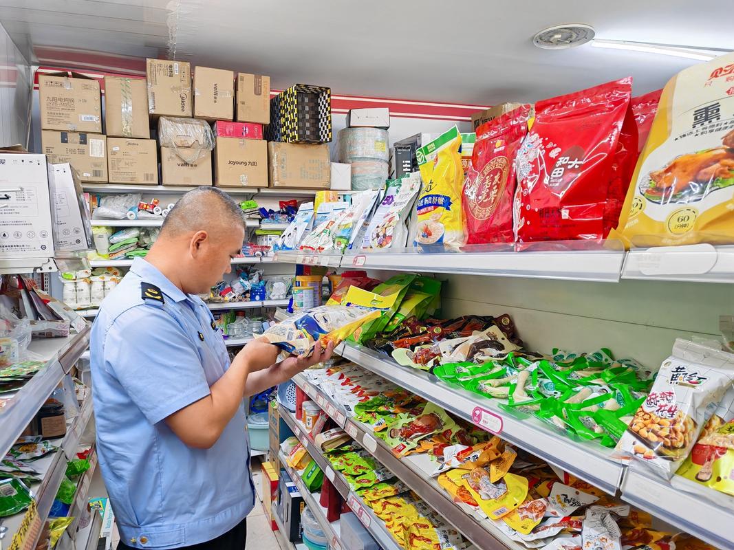 賈林靜攝影報道 專項檢查護航考點食品安全，1家食堂與8家經營戶受檢